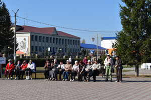 «А в сердце молодость поет»